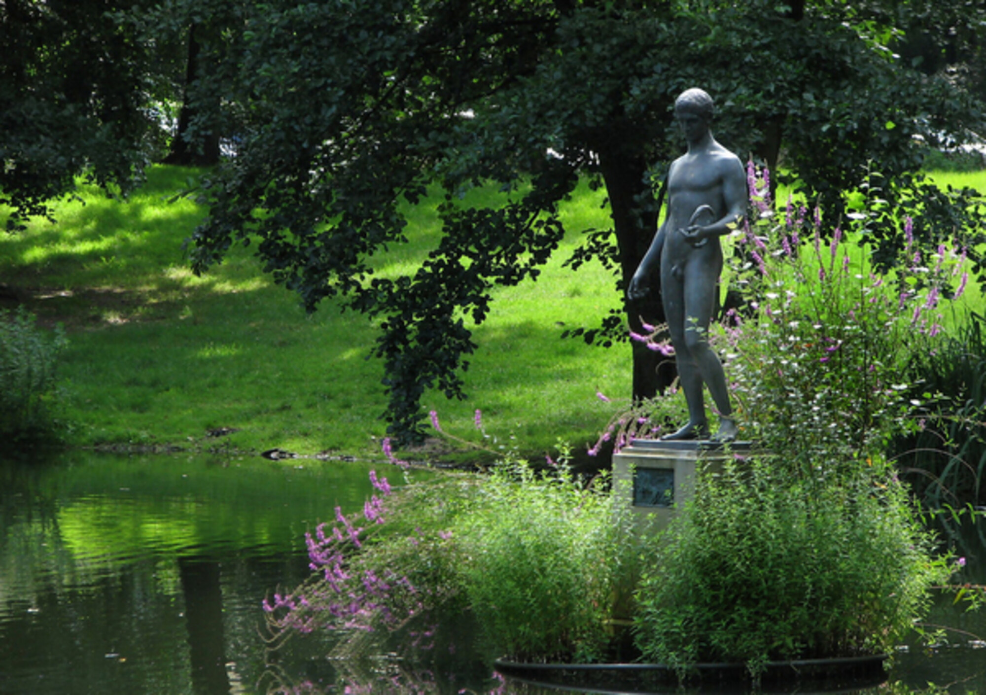 Skulptur im Tiergarten